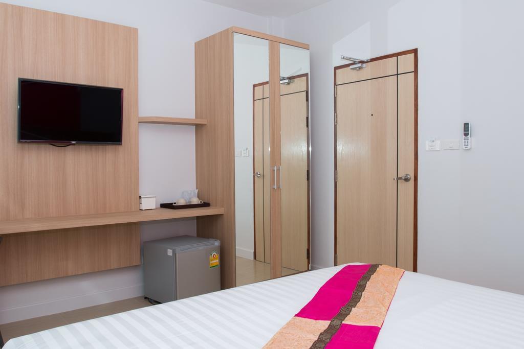 Phant At Thalang Service Apartment Екстериор снимка